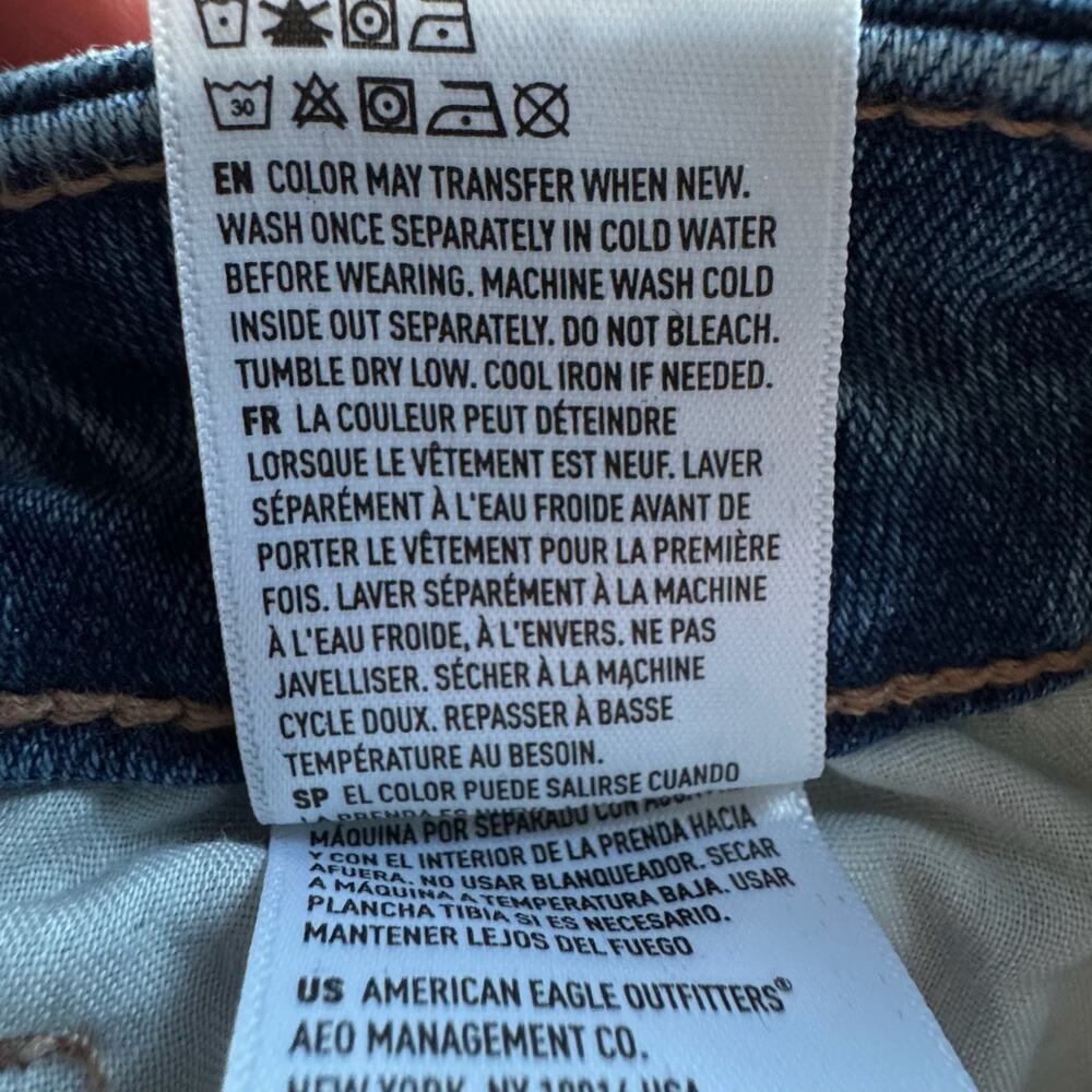 NWT AMERICAN EAGLE  Strigid Curvy Mom Jeans - Picture 9 of 10